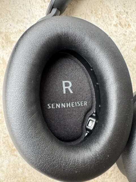right-ear cup-with-sensor.jpeg