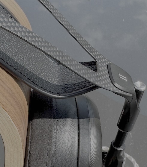 sideview-on-wooden-stand.jpg