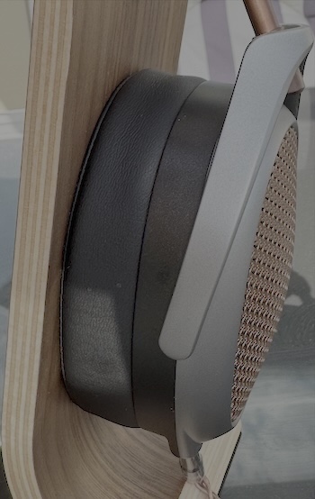 sideview-on-wooden-stand.jpg