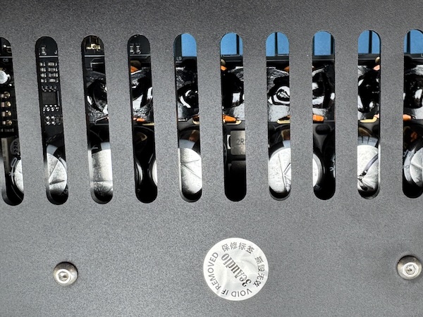 view-of-internals-capacitor-inside.jpg