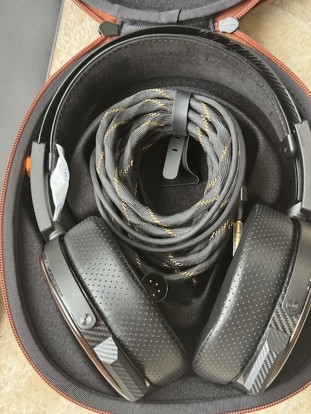 headphones-cable-inside-case.jpg