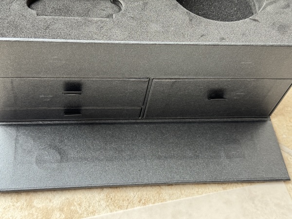 compartments-in-box-for-accesories.jpg