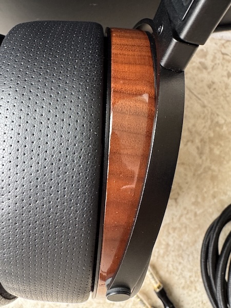 lovely-wooden-finish.jpg