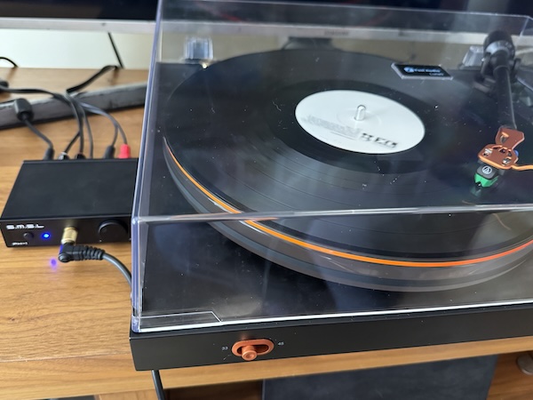 withFosiLuna3-turntable.jpg