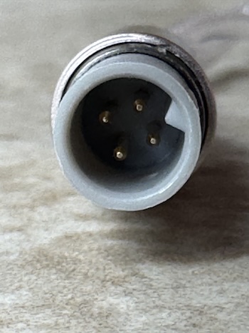 4-pins-in-cable-end.jpg