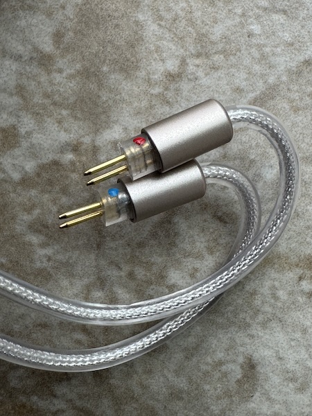 cable-shaped-nice-for-round-ear.jpg