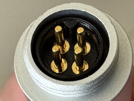 4-pin connectors on adapter