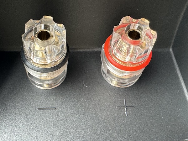 Binding posts close‑up — stable connection