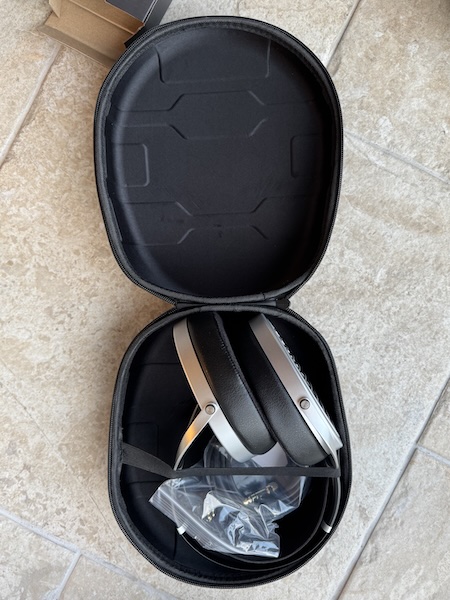 carrycase-open-contents.jpg