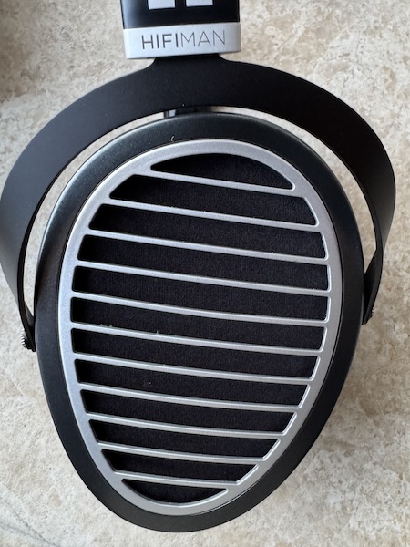 earcups-zoom.jpg