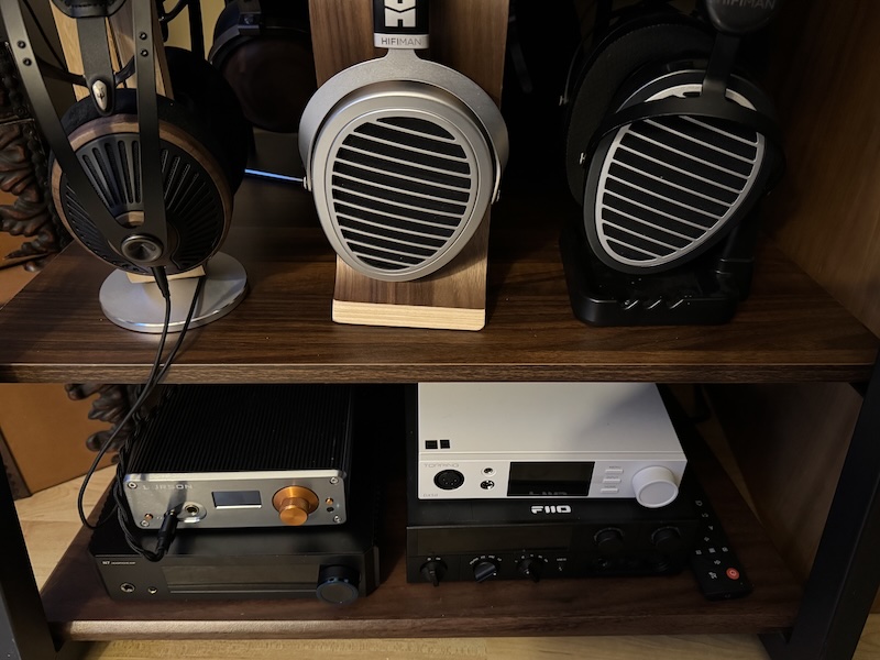 withVariousAmpAndHeadphones.jpg