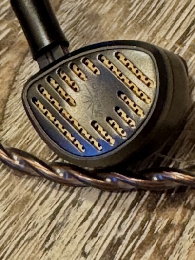 beautiful-iem-shell2.jpg