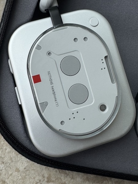 earcup-left-design-interesting-like-old-gameboy.jpg