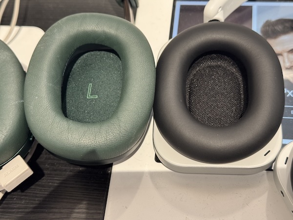 nothing-with-bandw-headphone-in-airport.jpg