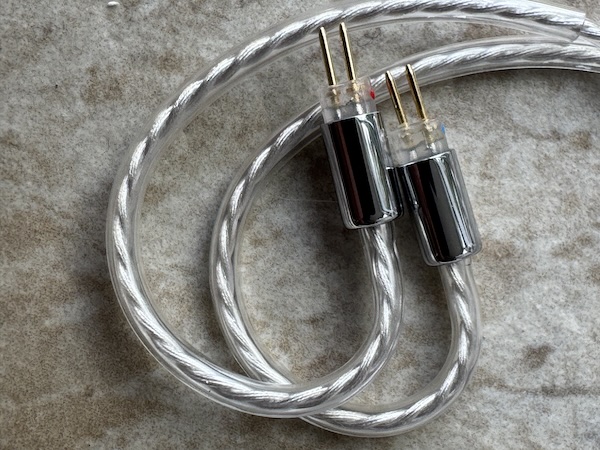 2-pin-connectors-on-cable-nice-quality-easy-to-see-colour-markings.jpg