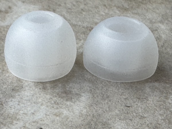 2-sets-of-eartips-with-different-sized-bore-adjustments-to-treble2.jpg