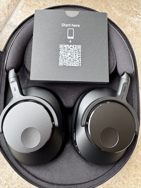 opening-hard-case-reveals-P100-headphones-2.jpg