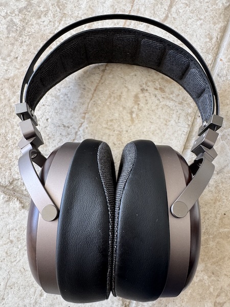 headphone-out-of-box-nice-comfortable-looking-headphone-earpads-look-odd-though.jpg