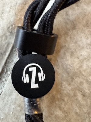 cable-zreviews-logo-on-back-splitter.jpeg