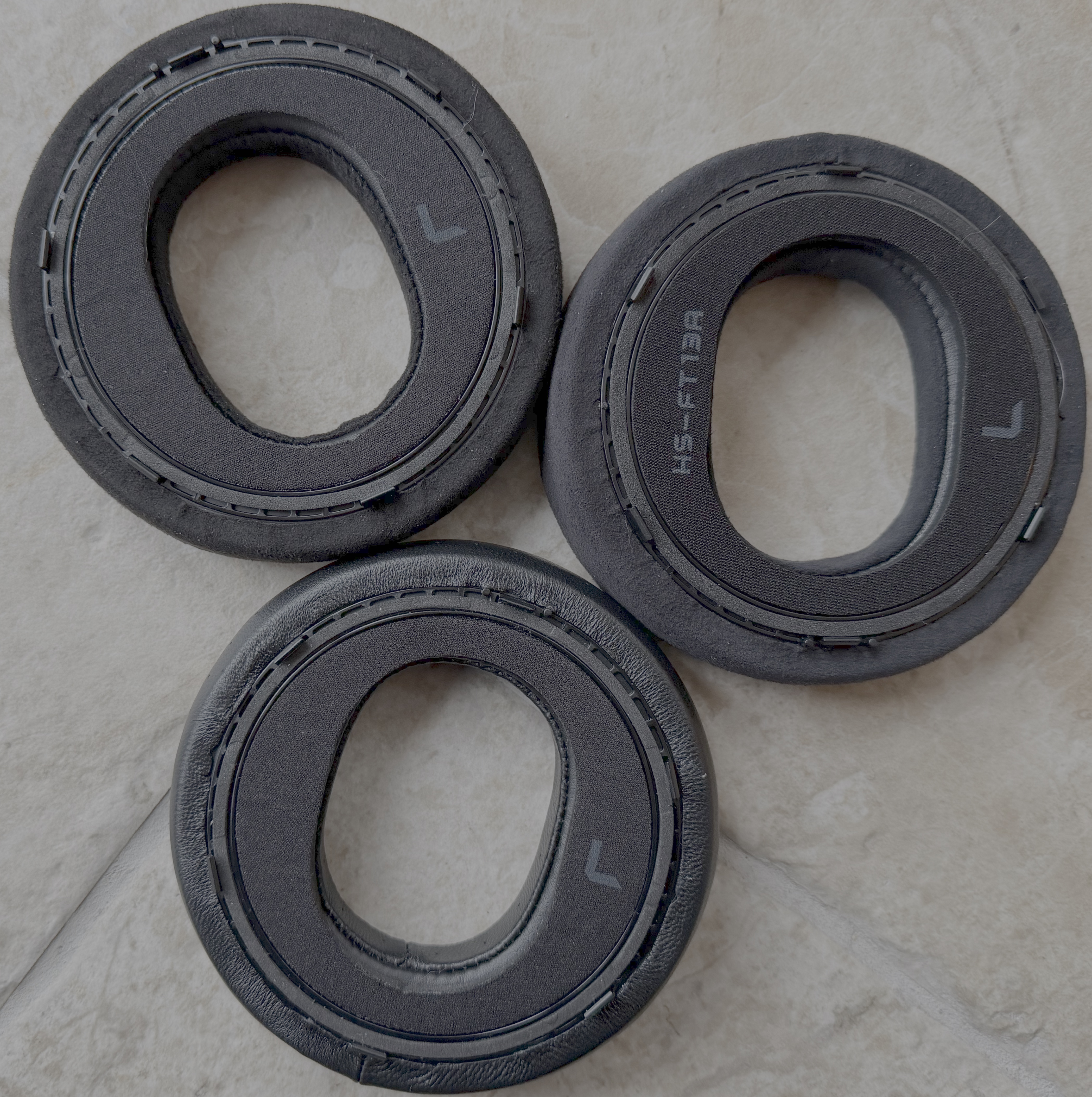 HS-FT13A_earpads-compared3.jpg