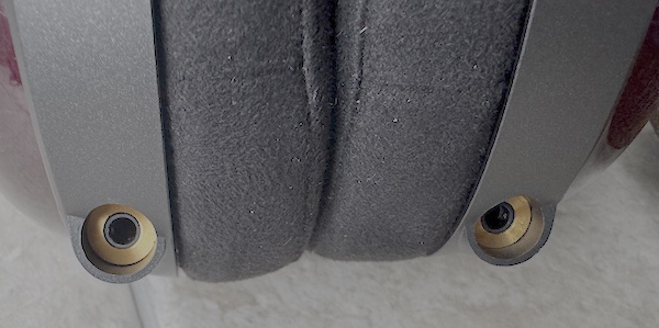 earcup-connectors-recessed-but-nice-quality.jpg