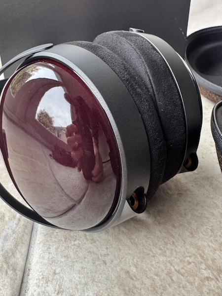 earcups-visible-outside-box.jpeg