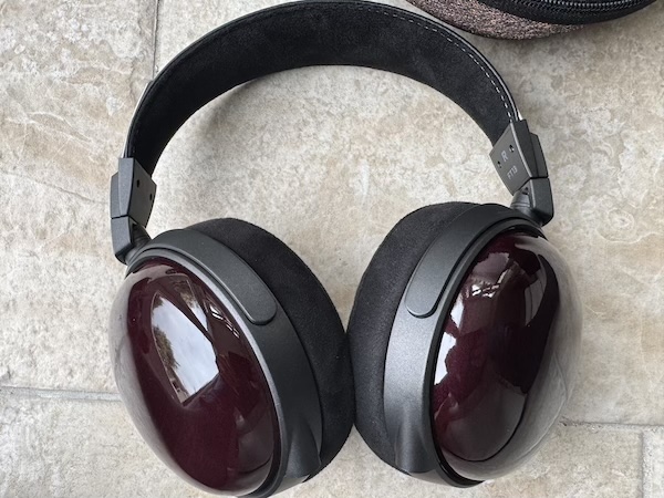 nice-build-quality-with-decent-frame-lovely-earpads.jpg