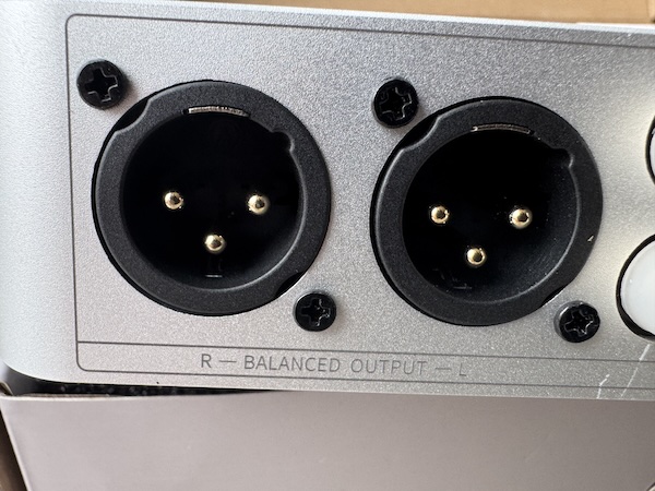tour-back-xlr-connectors-back.jpeg