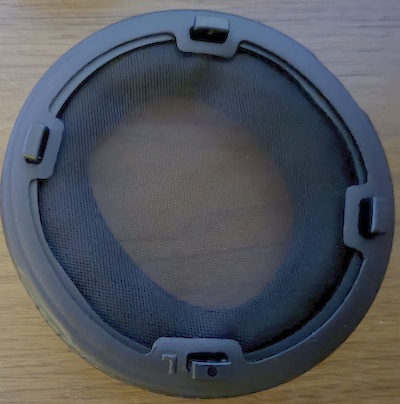 earpads-back-showing-locking-mechanism.jpg