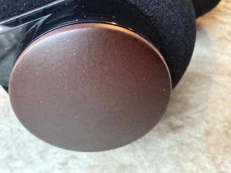 wooden_earcup_cleverly_doubles_as_volume_dial.jpg