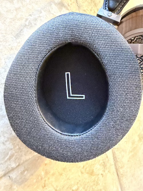 sculpted unique earcup design