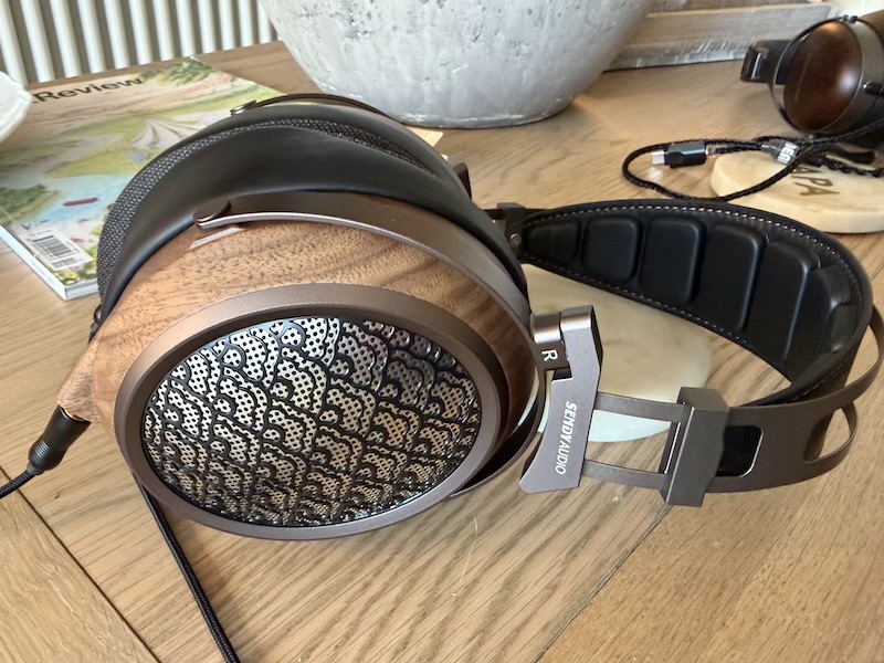 sendy audio egret looking well on table