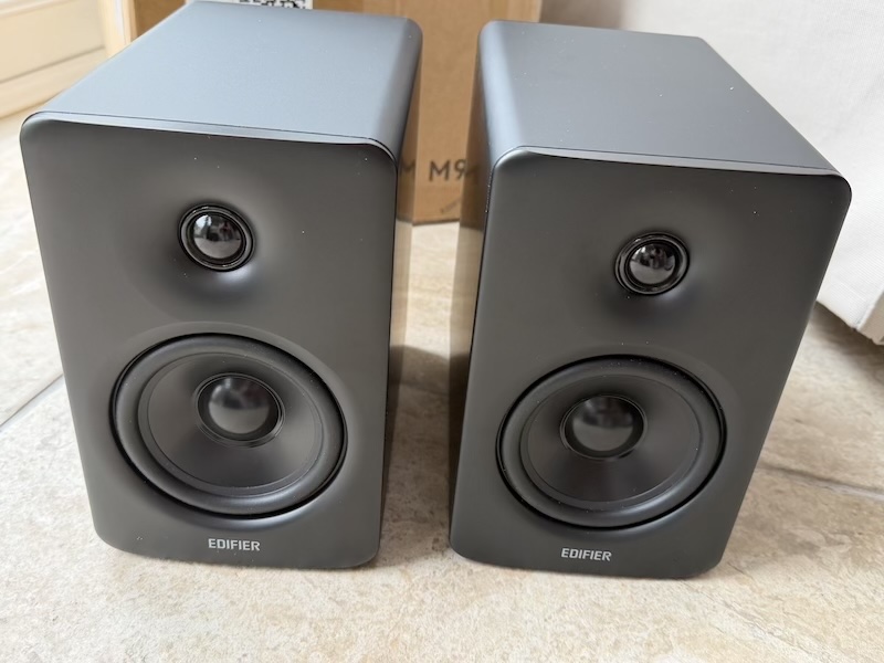 M90 from the front showing the driver arrangement