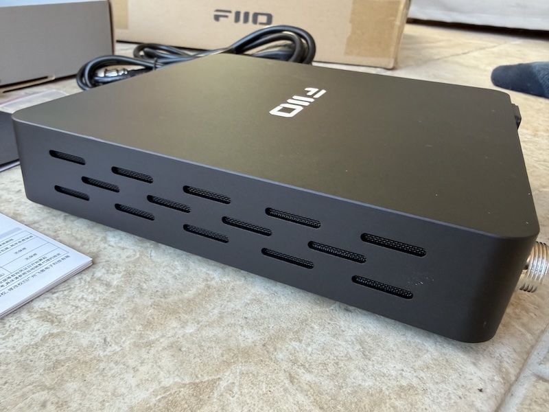 side view of the darkside pro showing depth and form factor