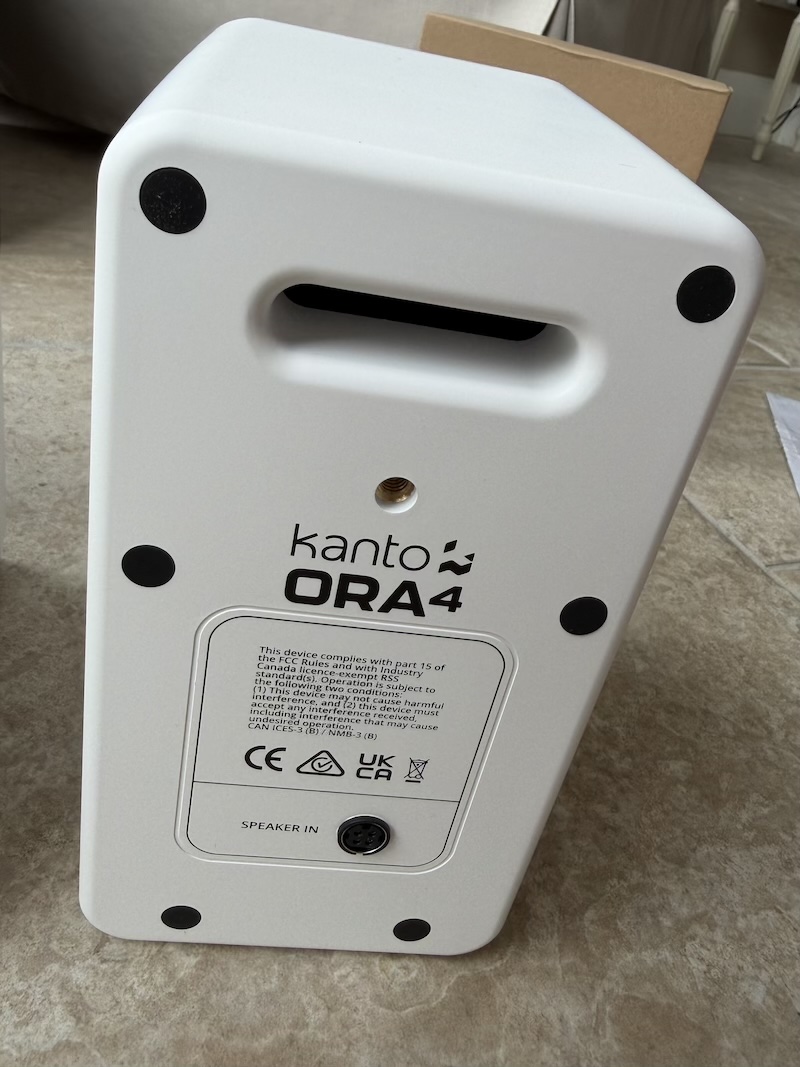 passive speaker 4-pin connector detail