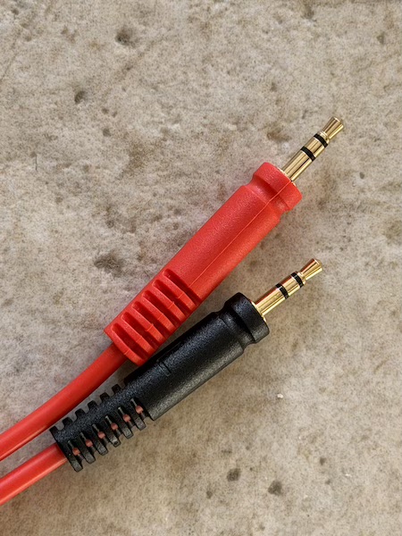 cable ends showing the 3.5mm terminations