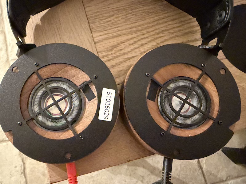 earcups removed from headband showing the driver array