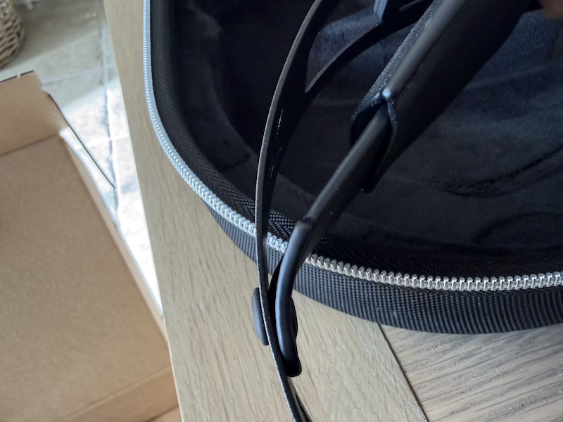 headband extension mechanism — first position