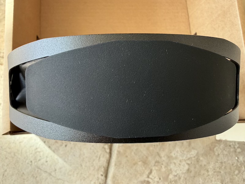 headband top view showing the subtle ollo branding