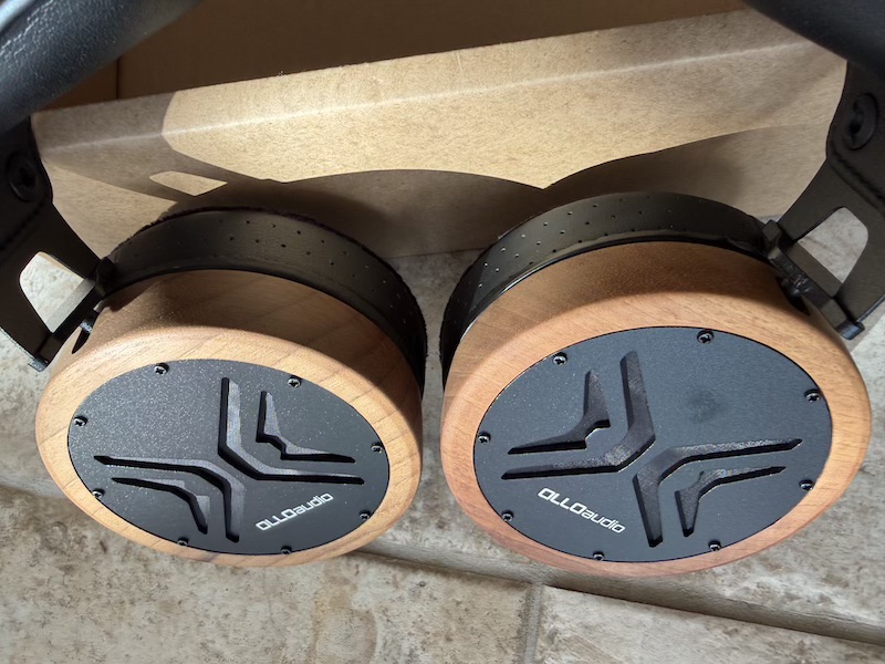 wooden earcups viewed from above — grain and finish are excellent