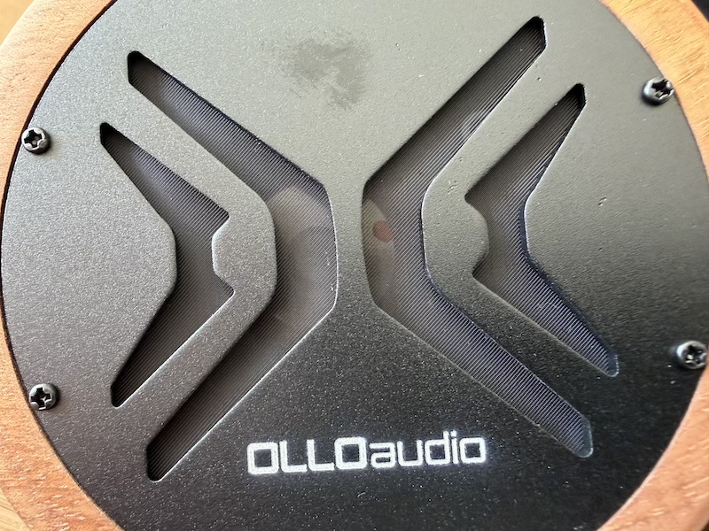 zoom in on earcup showing the driver visible through the grill