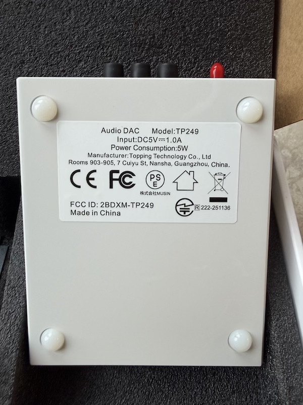 underneath showing rubber feet and clean base panel