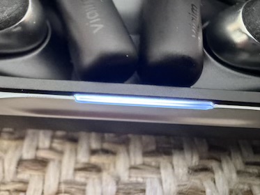 led indicator on the case — shows charge status at a glance