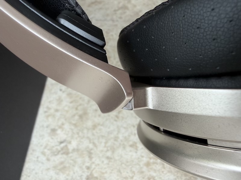 earcup-swivel-decent-other-side.jpg