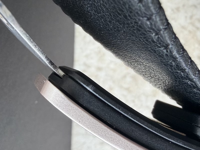 headband-zoomin-on-metal-detail.jpg