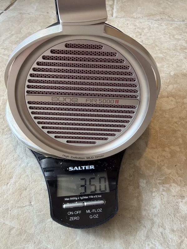 weight-aune-ar-5000ii-headphones-on-scale.jpg