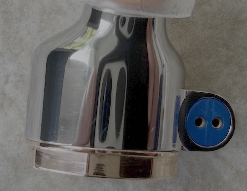zoom in on 2-pin blue left-hand connector