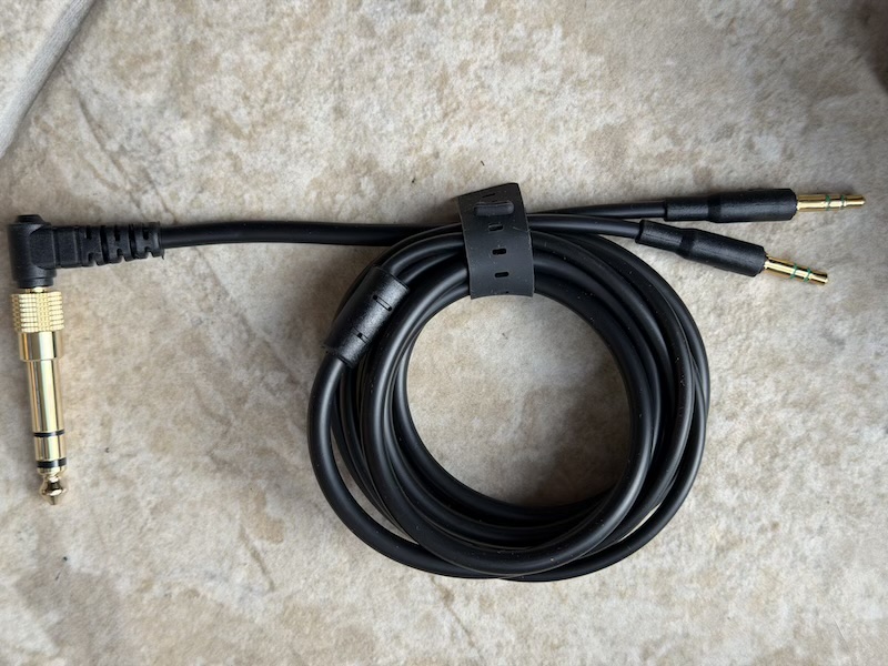 aux-cable-and-headphone-plugs.jpg