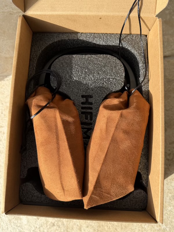 brown-earpads-in-open-box.jpg