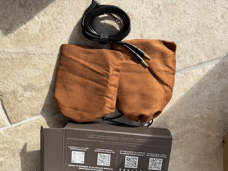 cables-and-accessories-in-packaging.jpg